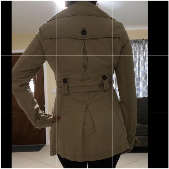 Trench Coat 🧥 - Picture 5 of 5